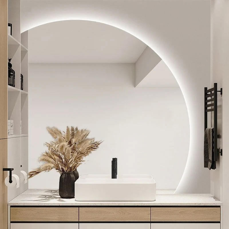أضواء LED غير منتظمة الشكل مرآة حمام ذكية مرحاض مرحاض مثبت على الحائط مرآة مضيئة لطاولة المكياج مرآة زينة